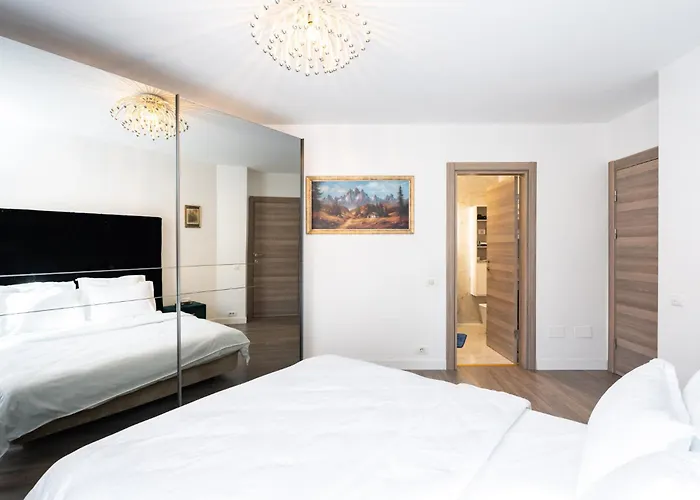 Arcadia Center New Build * Bukurešť