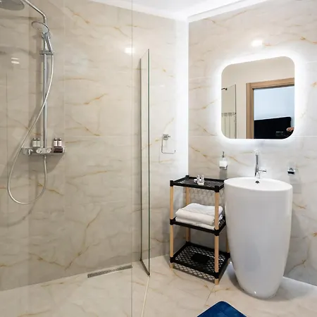 Arcadia Center New Build Apartment *
